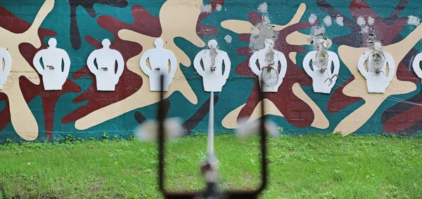 Wall of outdoor shooting gallery or shooting target — Stock Photo, Image