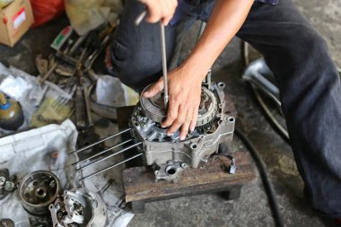 Motosiklet motoru tamir tamirci