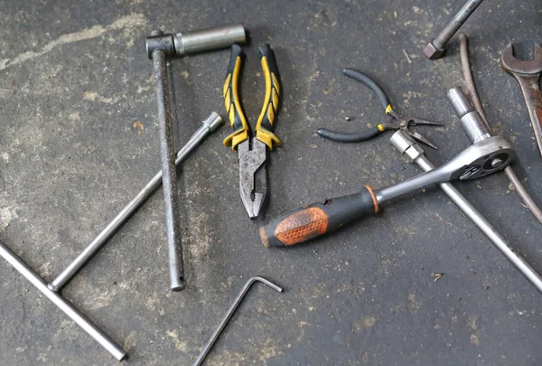 Mechanisch instrument op grond van de vloer — Stockfoto