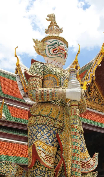 Guardian szobor a wat phra kaew. — Stock Fotó