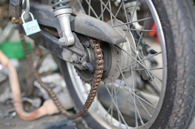 Bir motosiklet motoru tamir hasar, garaj dükkan parçası