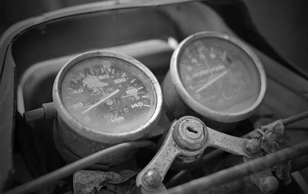 Old speedometer in black and white — Stock Photo, Image