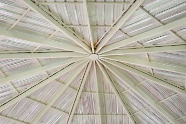 iç daire binanın metal çatı yapısının