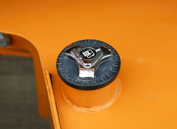 Tapa del depósito de combustible o cubierta del depósito de combustible del tractor —  Fotos de Stock