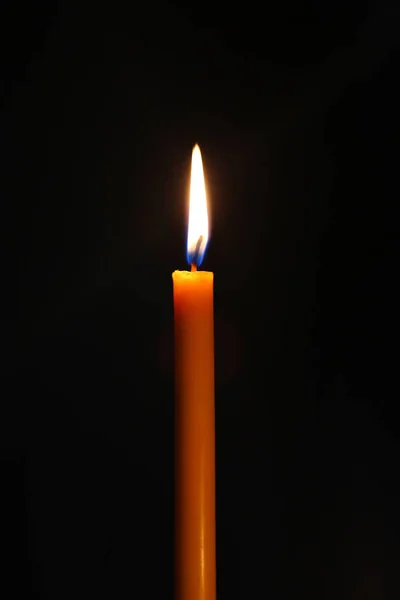 One candle burning brightly in the dark. — Stock Photo, Image