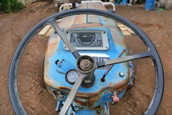 Vecchio trattore agricolo del volante — Foto Stock