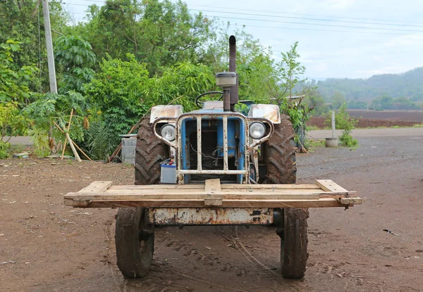 Régi erős traktor — Stock Fotó