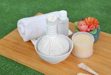Spa bitkisel topu havlu ve Salt Scrub, Spa konsept arka plan ile sıkıştırma