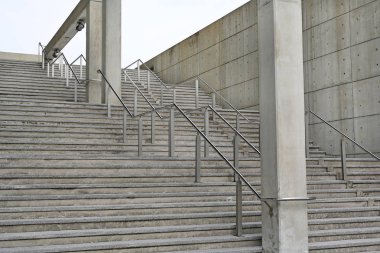 Alüminyum ile taş merdiven adımlar arka plan baş