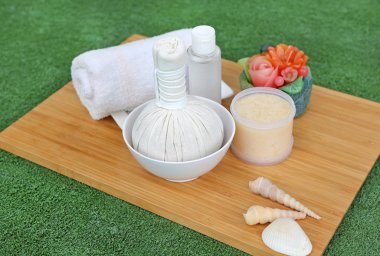 Spa bitkisel topu havlu ve Salt Scrub, Spa konsept arka plan ile sıkıştırma