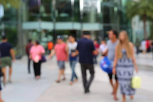 Abstrato pessoas desfocadas andando no shopping center — Fotografia de Stock