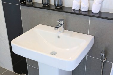 Faucetc ve beyaz Havzası