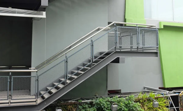 Edificio escaleras al aire libre —  Fotos de Stock