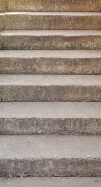 Un vieil escalier en pierre — Photo