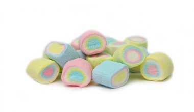 Beyaz arkaplanda izole edilmiş şekerlemeler