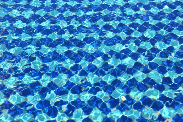 Abstract Azulejos de mosaico azul de água da piscina para fundo — Fotografia de Stock