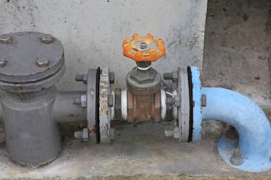 su ana boru beton duvara stopcock Vanalı.