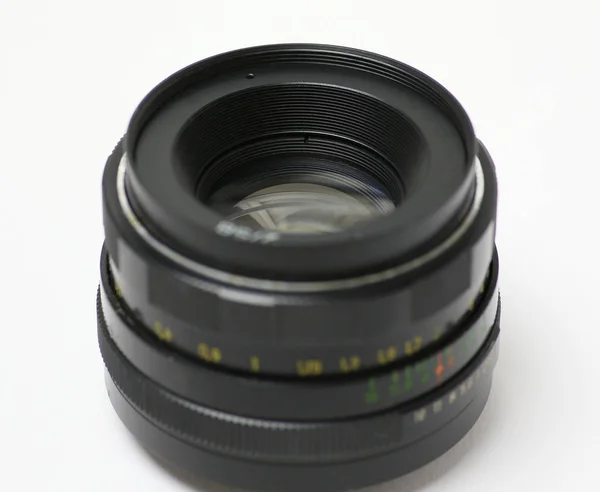 Sebuah kamera lensa pada latar belakang putih — Stok Foto