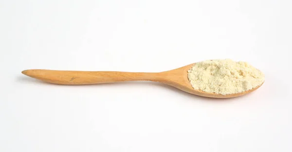 Leche en polvo en cuchara de madera sobre fondo blanco —  Fotos de Stock