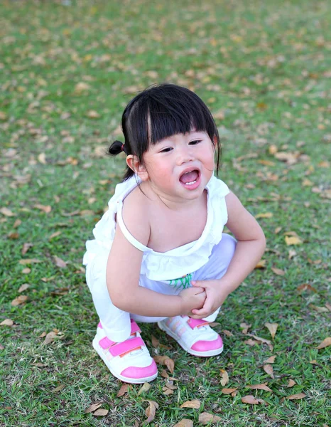 Close-up little girl crying in park — Stock Photo, Image