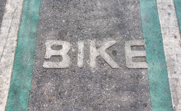 Señal de bicicleta texto en la carretera para ciclista de seguridad —  Fotos de Stock