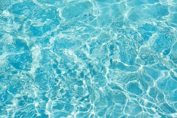 Padrões de movimento da água na piscina — Fotografia de Stock