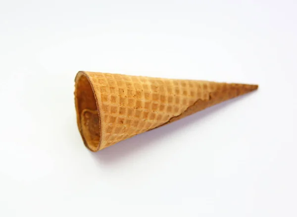 Cones de sorvete isolados sobre fundo branco — Fotografia de Stock