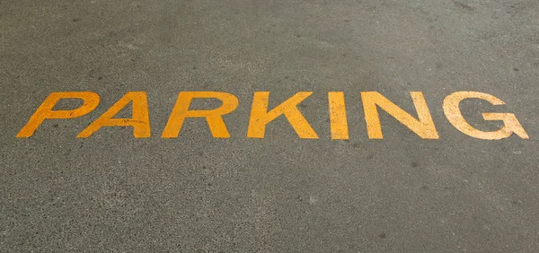 Cartel de aparcamiento pintado en la calle —  Fotos de Stock