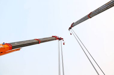 Sarı vinç patlama kanca ile