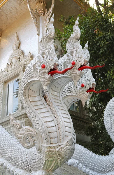 The great white Naga statue in the temple — Stock Photo, Image