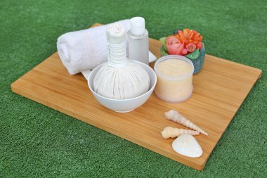 Spa bitkisel topu havlu ve Salt Scrub, Spa konsept arka plan ile sıkıştırma