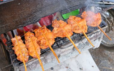 Tay tarzında kızarmış tavuk