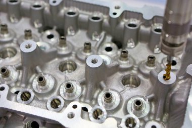 Araba motor silindir kapağı