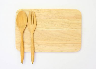 tahta kaşık ve çatal ahşap tahta karşı beyaz arka plan üzerinde