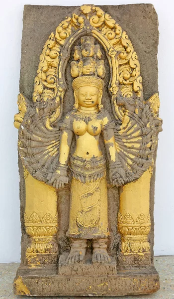 Detalhe da antiga escultura de pedra Khmer — Fotografia de Stock