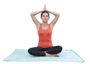 Asya genç kadının beyaz arka plan üzerinde izole yoga egzersizleri yapması