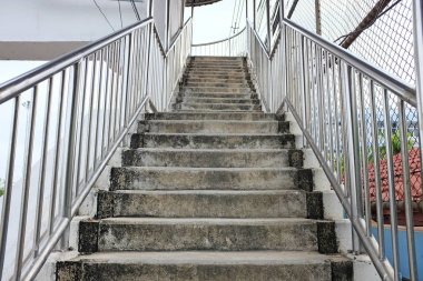 Üstgeçit merdiven şehir