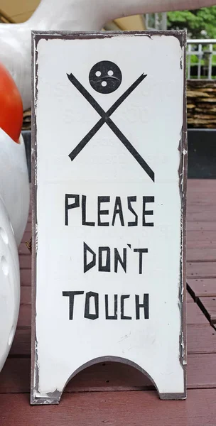 Don\'t Touch sign on board