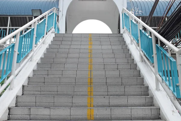在城市立交桥楼梯 — 图库照片