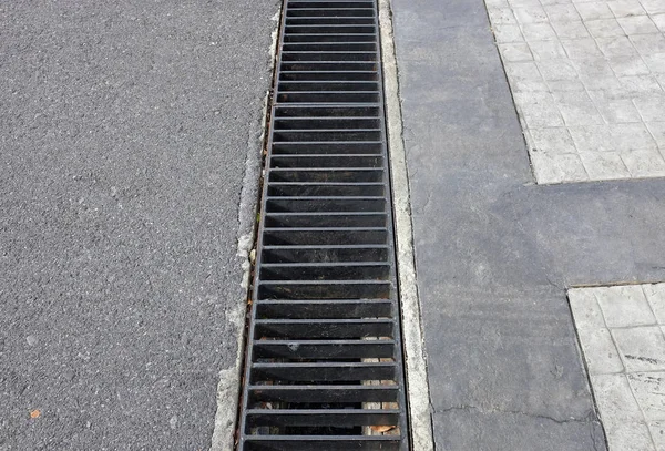 Gutters drain grate, drain cover — Stock Photo, Image