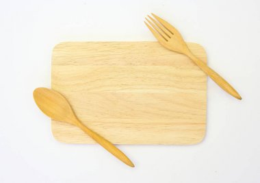 tahta kaşık ve çatal ahşap tahta karşı beyaz arka plan üzerinde