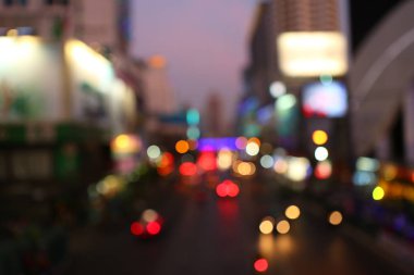 Bangkok şehir merkezinde, Bokeh arka plan, güneş battıktan sonra sokak ışıkları