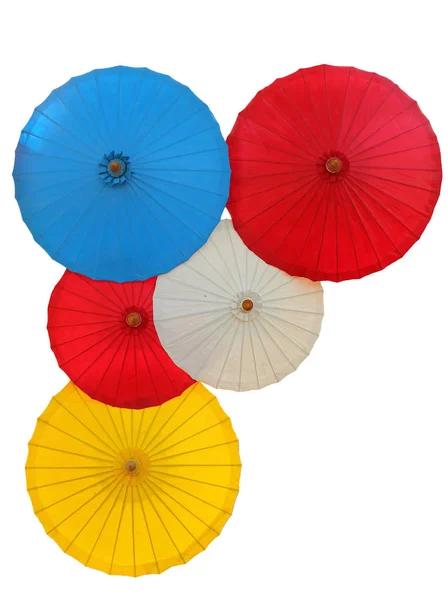 Tajski tradycyjnych parasol na białym tle — Zdjęcie stockowe