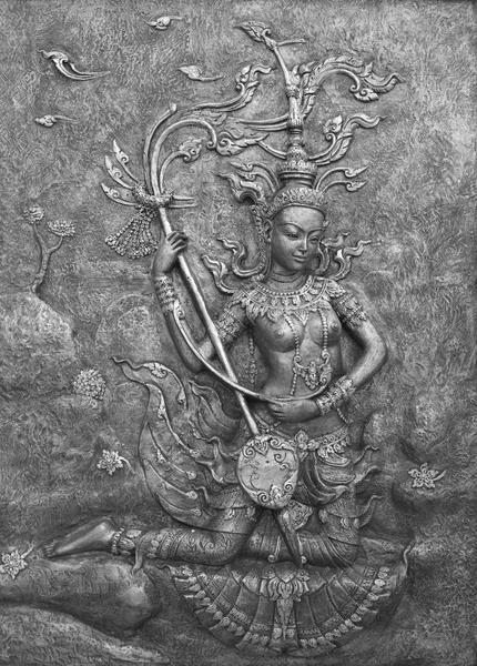Cultura nativa Scultura thailandese sul muro del tempio, Bianco e nero — Foto Stock
