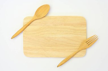 tahta kaşık ve çatal ahşap tahta karşı beyaz arka plan üzerinde