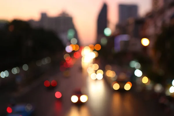 Lampu jalan setelah matahari terbenam di Bangkok tengah kota, latar belakang Bokeh — Stok Foto