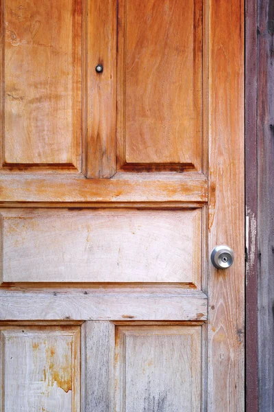 详细老式木制的门 — 图库照片