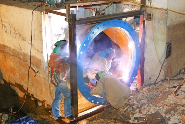 Büyük çelik boru kaynak eser