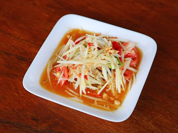 Salada de mamão tailandesa quente e picante misturada de variedade de vegetais — Fotografia de Stock