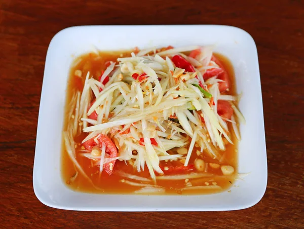 Insalata di papaya tailandese calda e piccante mescolata da varietà di verdure — Foto Stock